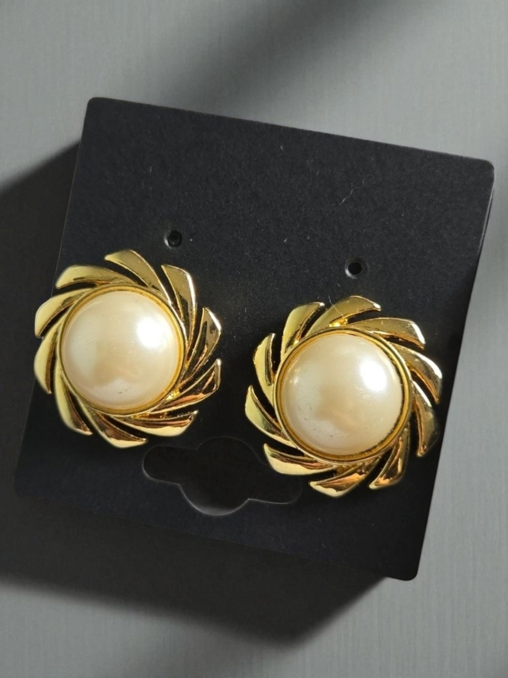 Vintage Gold and Cream Pearl-Style Swirl Clip Earrings - Picture 3 of 16